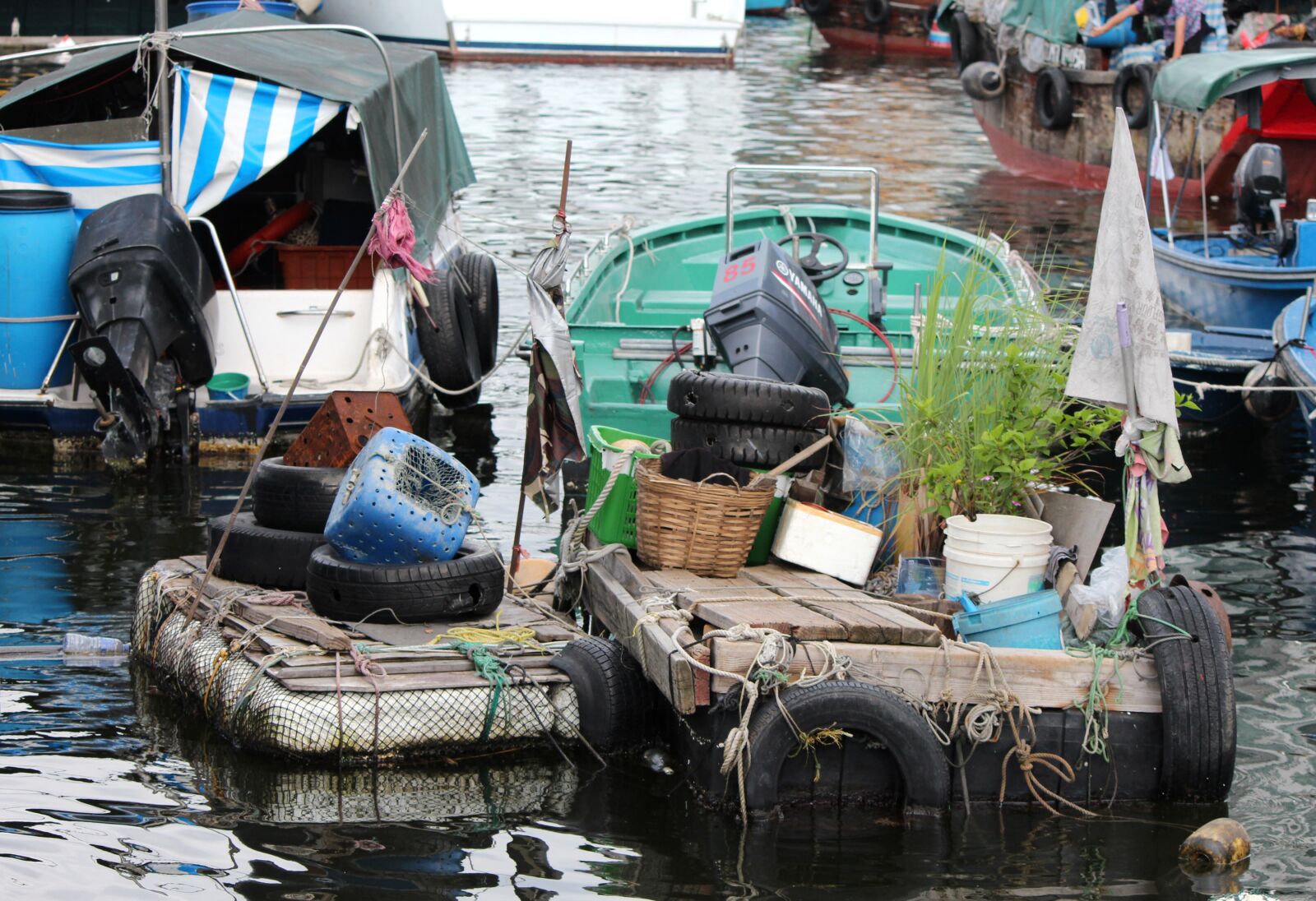 Canon EOS 650D (EOS Rebel T4i / EOS Kiss X6i) sample photo. Boats, aberdeen, hong kong photography