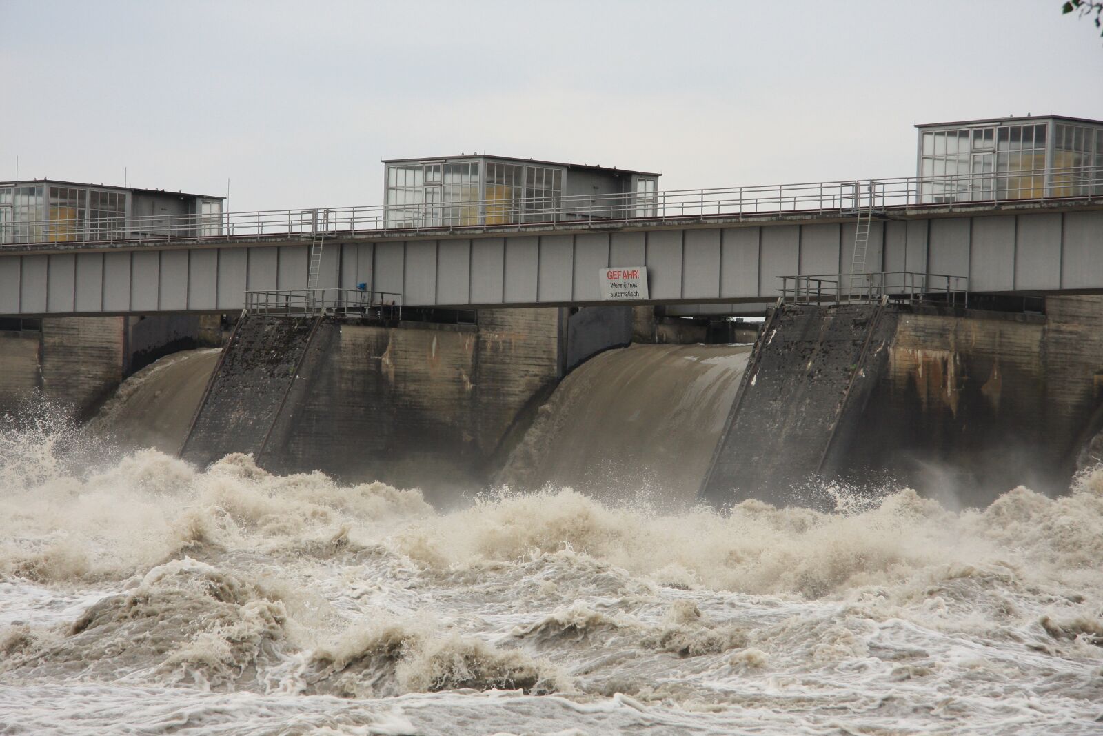 Canon EOS 40D sample photo. High water, inn, power photography