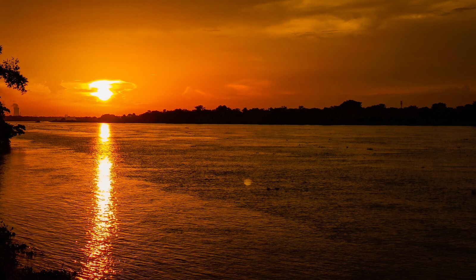 Xiaomi Redmi Note 8 Pro sample photo. Sunset, river, silhouettes photography