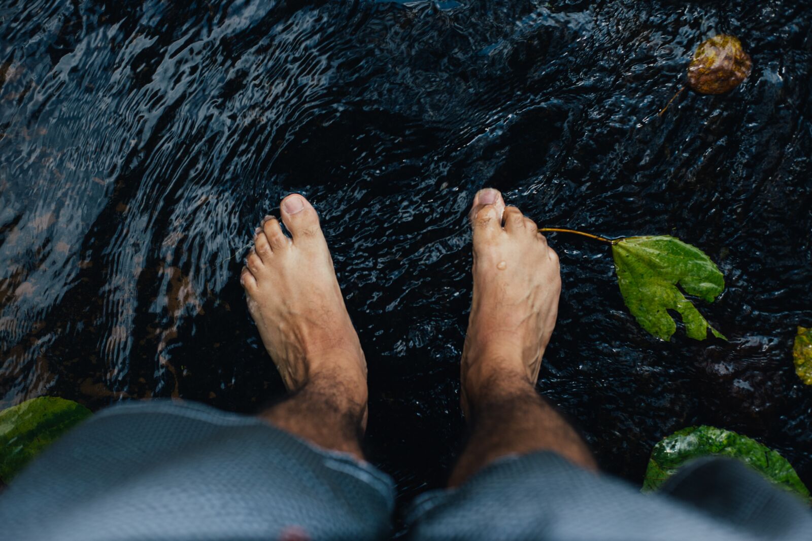 Canon EF 50mm F1.8 II sample photo. Feet, water, river photography
