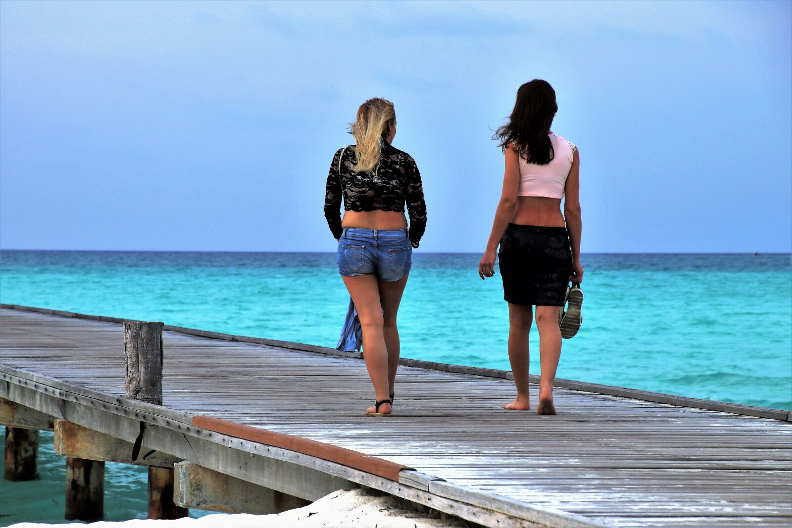 Canon EOS 80D sample photo. Girls, spacer, beach photography