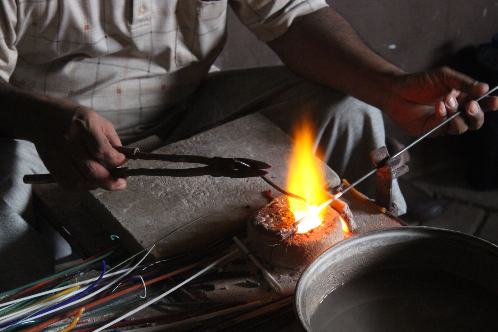 Canon EOS 600D (Rebel EOS T3i / EOS Kiss X5) sample photo. Craftsman stained glass, art photography
