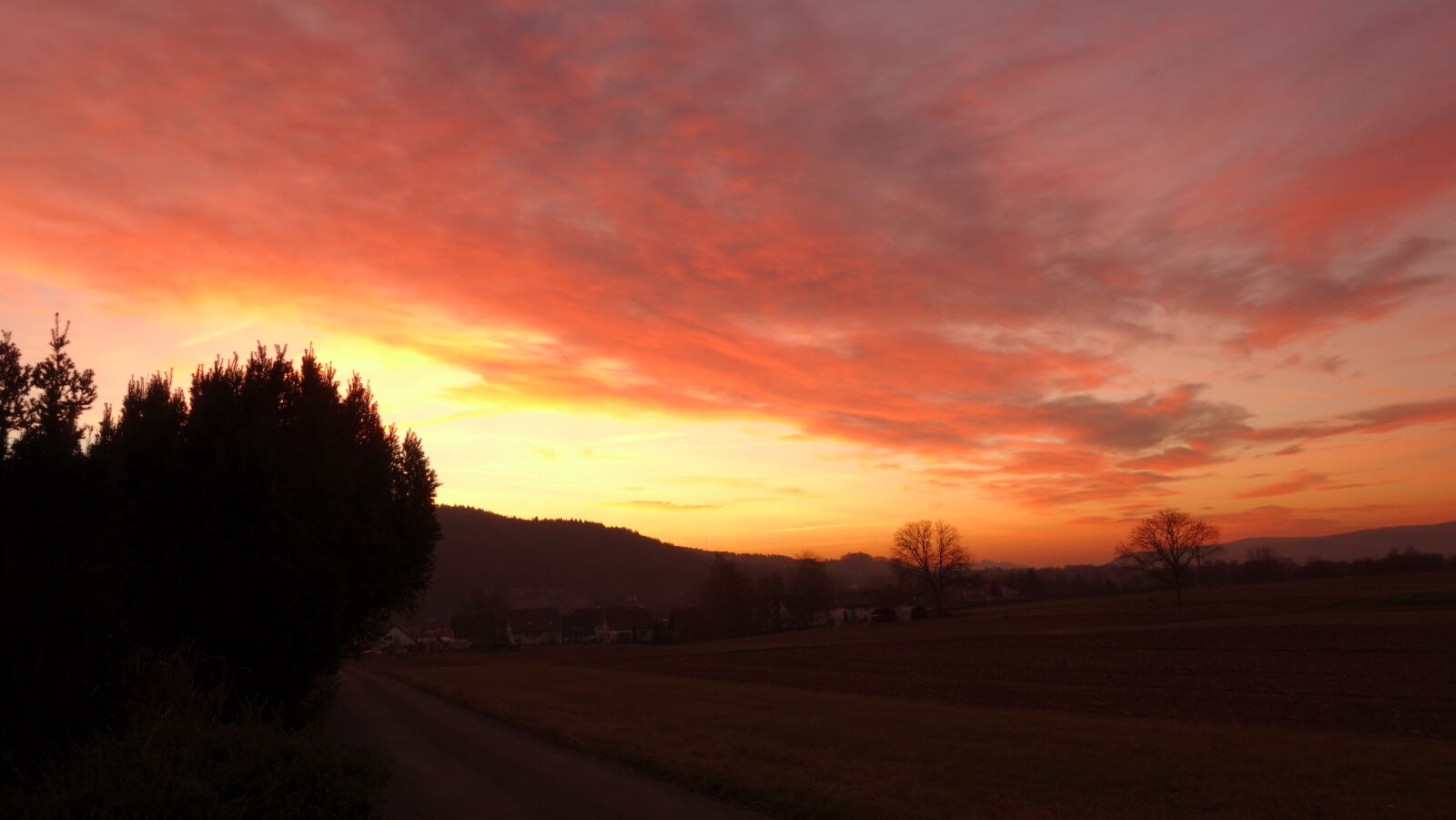 Sony Cyber-shot DSC-RX100 sample photo. Clouds, field, fiery, sky photography