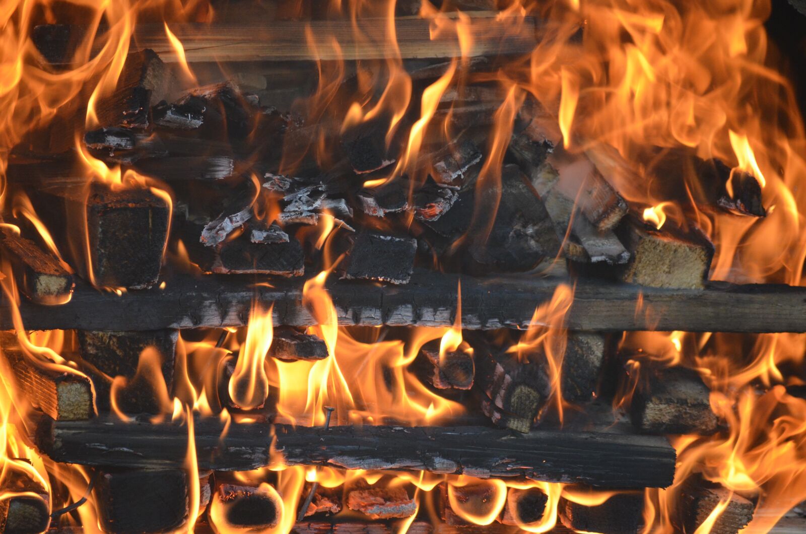 Nikon D5100 sample photo. Fire, yellow, barbecue photography