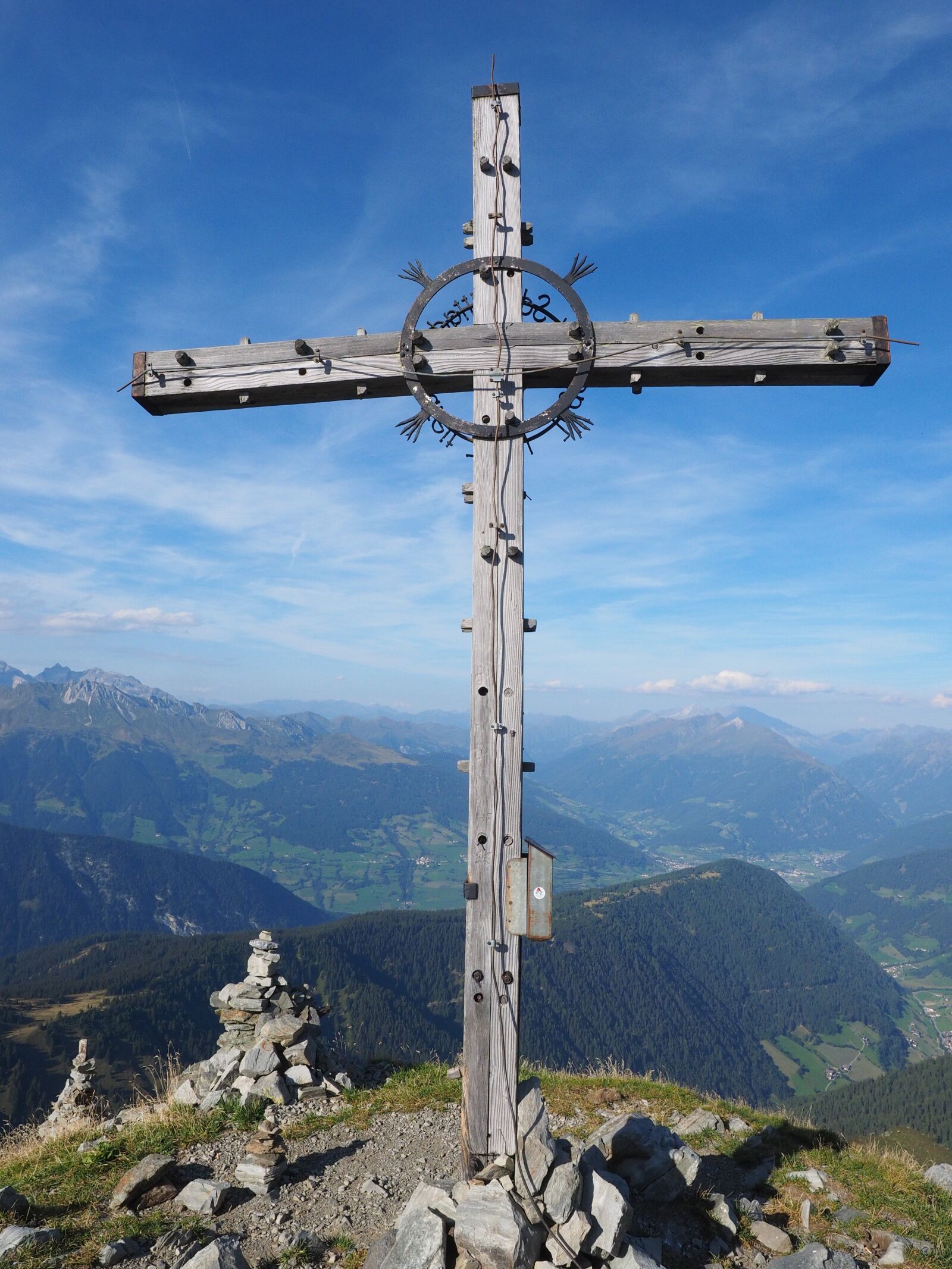 Olympus OM-D E-M1 + Olympus M.Zuiko Digital ED 12-40mm F2.8 Pro sample photo. Jaufenspitze, summit cross, cross photography