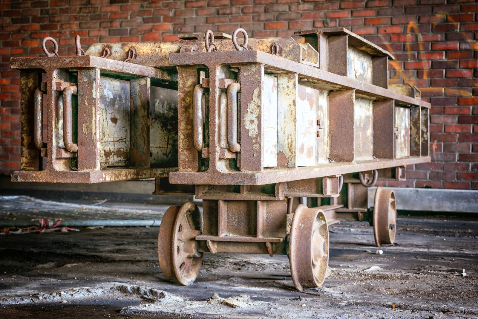Nikon D3300 sample photo. Trolley, metal, wheel, steel photography