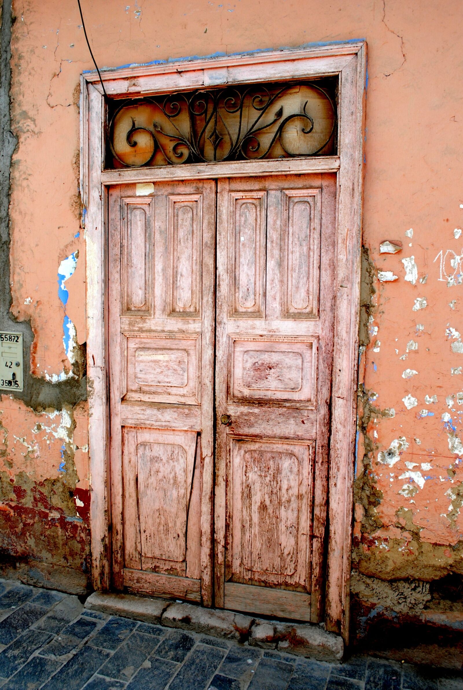 Nikon D3000 sample photo. Pink door, door, old photography