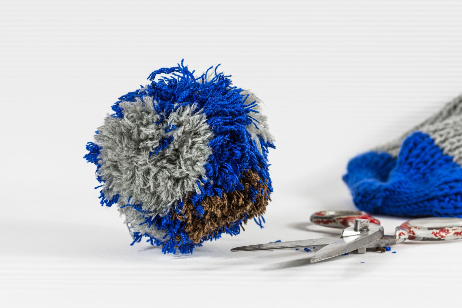 Nikon D7200 sample photo. Wool, scissors, hand labor photography