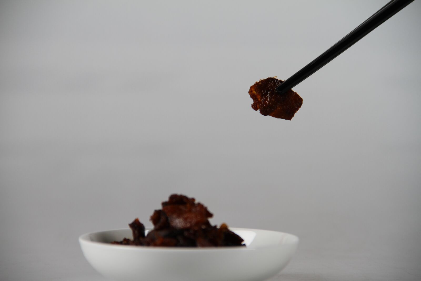 Canon EF-S 18-135mm F3.5-5.6 IS sample photo. Gourmet, shredded mushrooms, plate photography