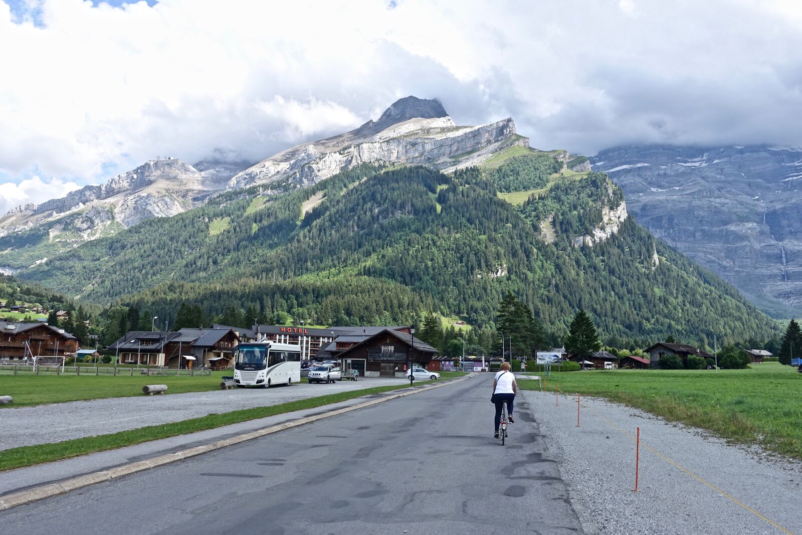 Sony Cyber-shot DSC-RX100 III sample photo. Mountains, traveler, nature photography