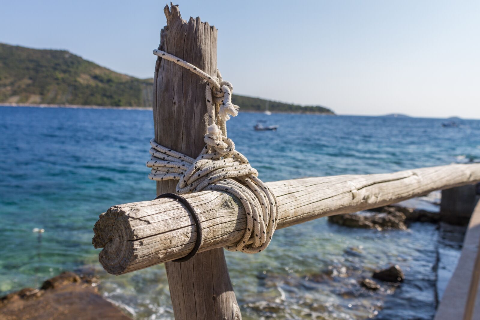 Canon EOS 7D sample photo. Weathered, wood, sea photography