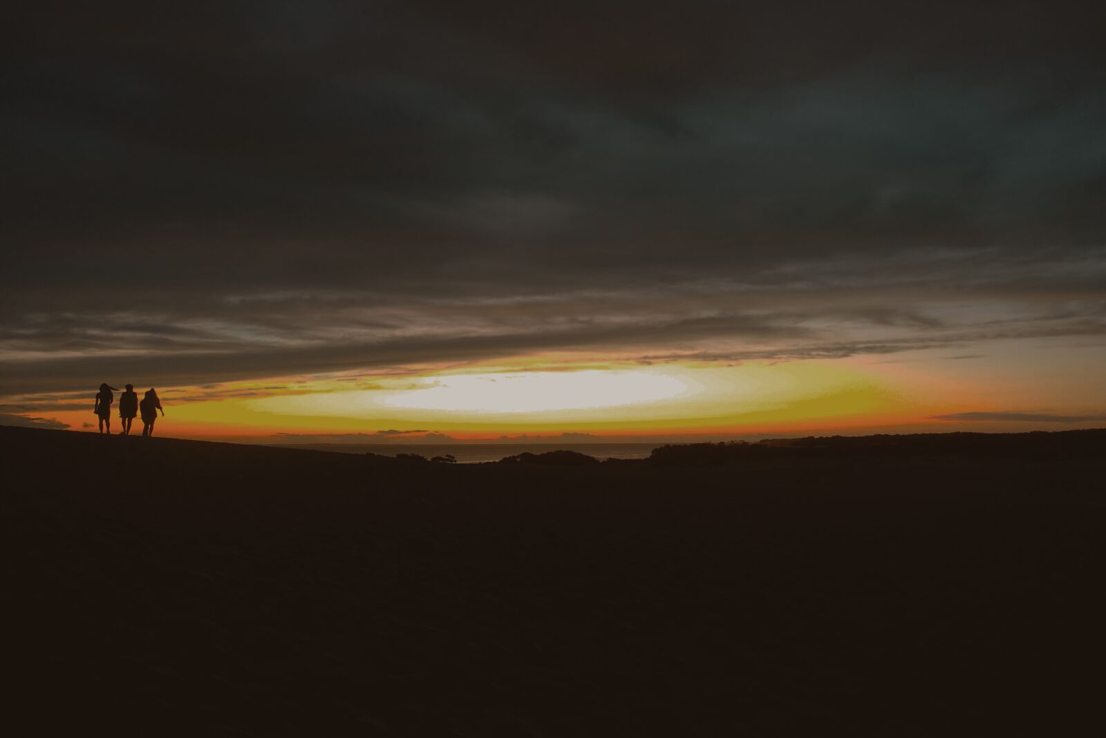 Sony Cyber-shot DSC-RX100 III sample photo. Sunset, sand dunes, people photography