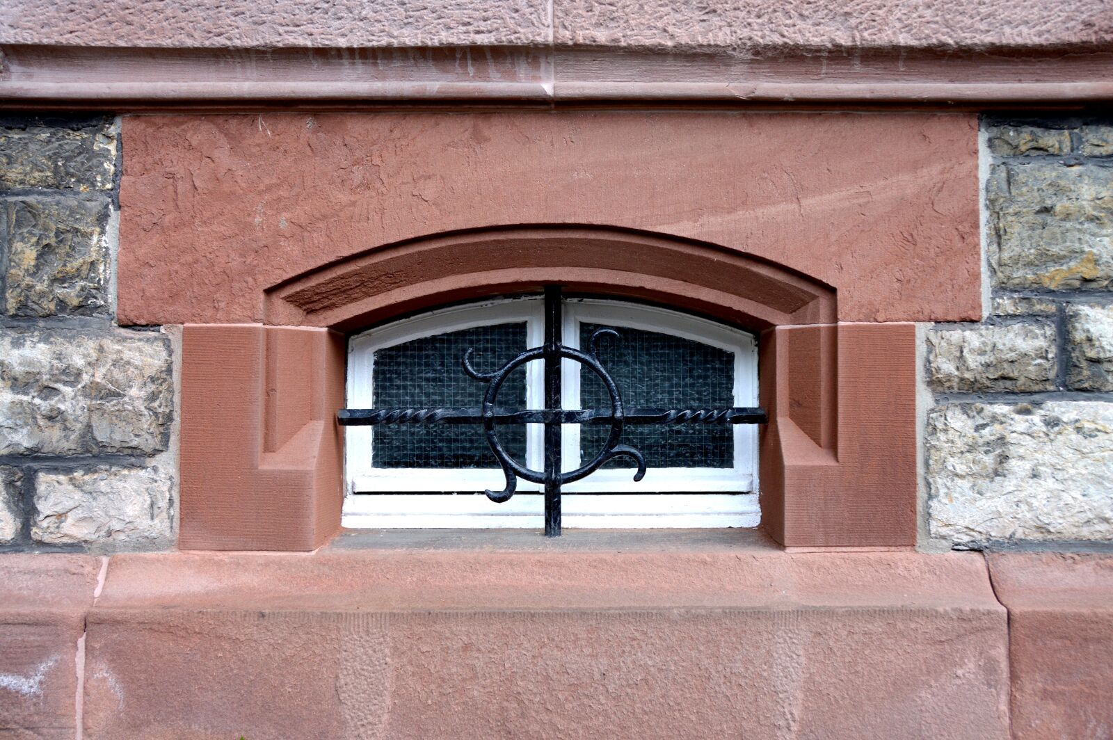Nikon D3200 sample photo. Basement, grid, art nouveau photography
