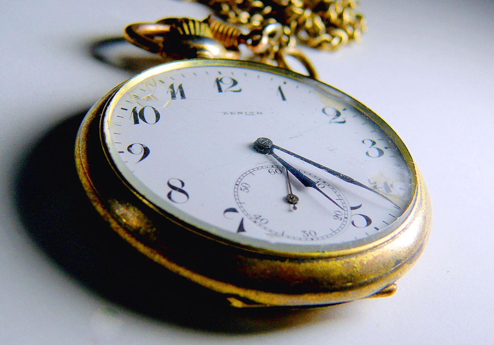 Leica V-LUX 1 sample photo. Clock, pocket watch, digits photography