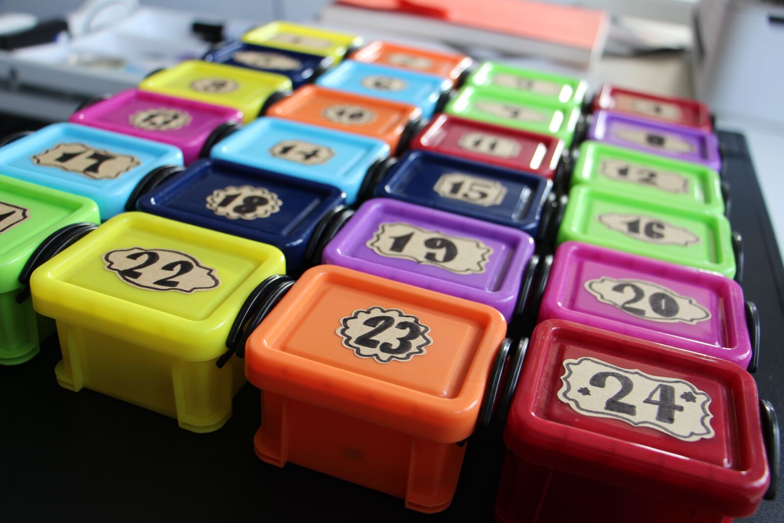 Canon EOS 700D (EOS Rebel T5i / EOS Kiss X7i) sample photo. Advent calendar, pay, advent photography