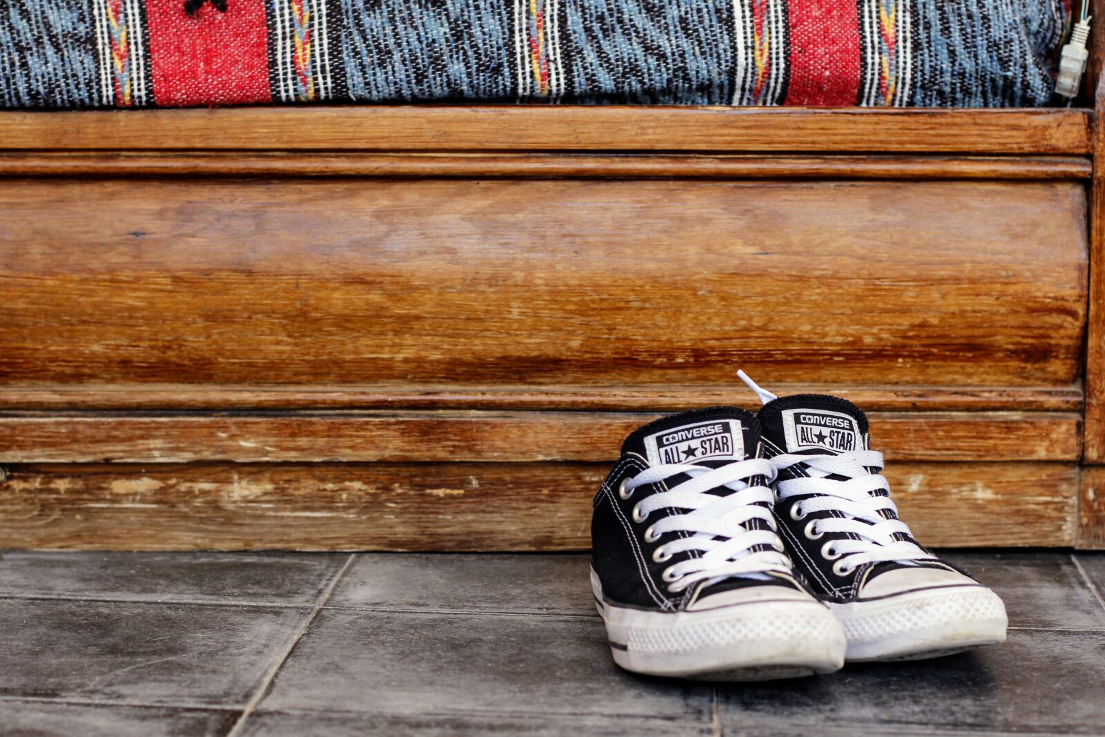 Canon EOS 60D + Canon EF 50mm F1.4 USM sample photo. Shoes, black, women's shoes photography