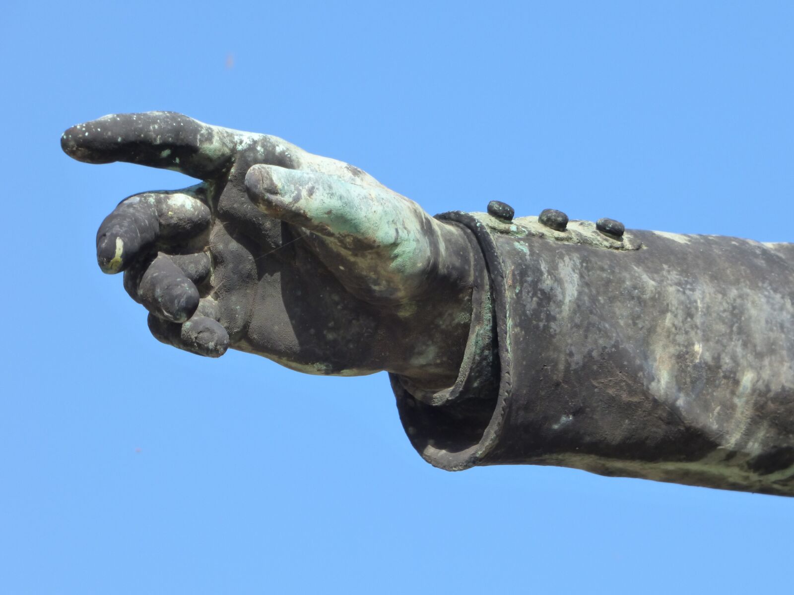 Panasonic DMC-FZ72 sample photo. Statue, bronze, hand photography