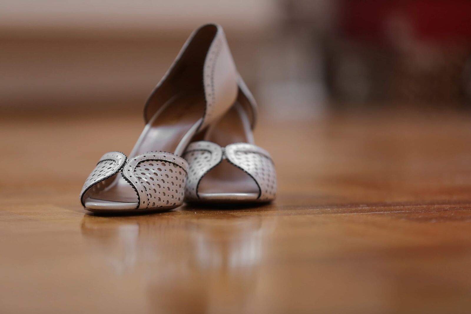 Canon EOS 5D Mark III sample photo. Sandal, white wine, white photography