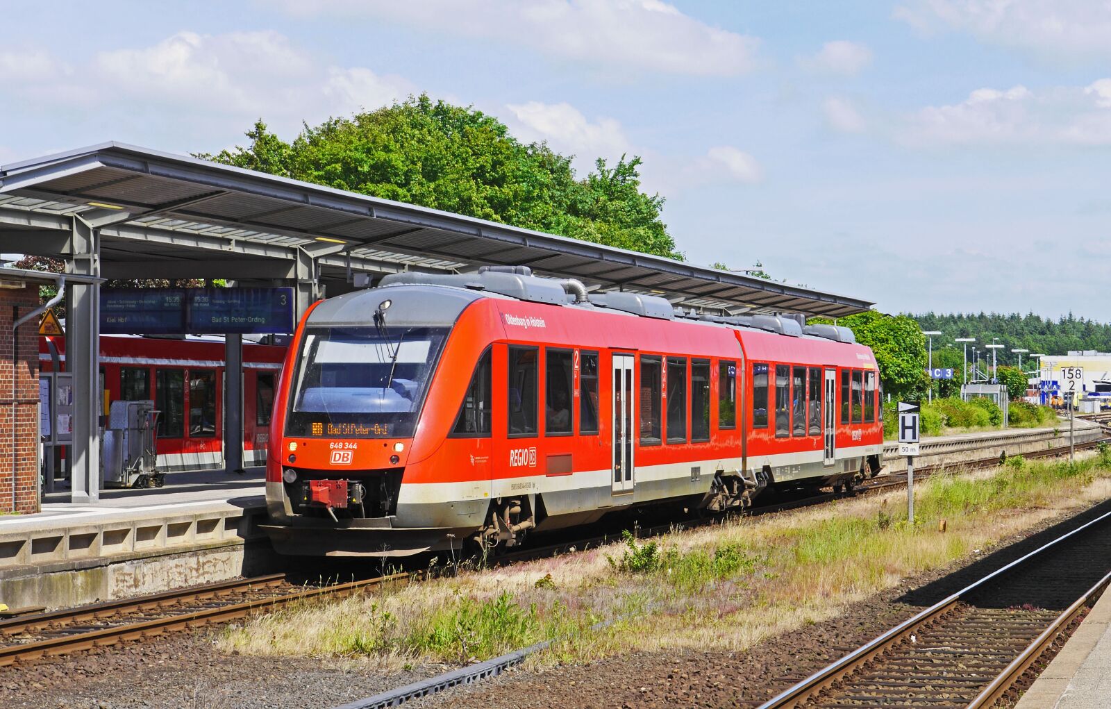 Panasonic Lumix DMC-GH3 sample photo. Train station husum, platform photography