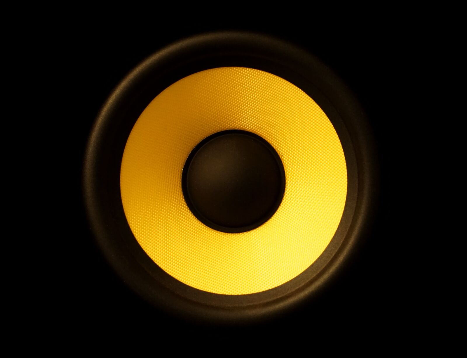 Sony E 55-210mm F4.5-6.3 OSS sample photo. Speakers, membrane, audio photography