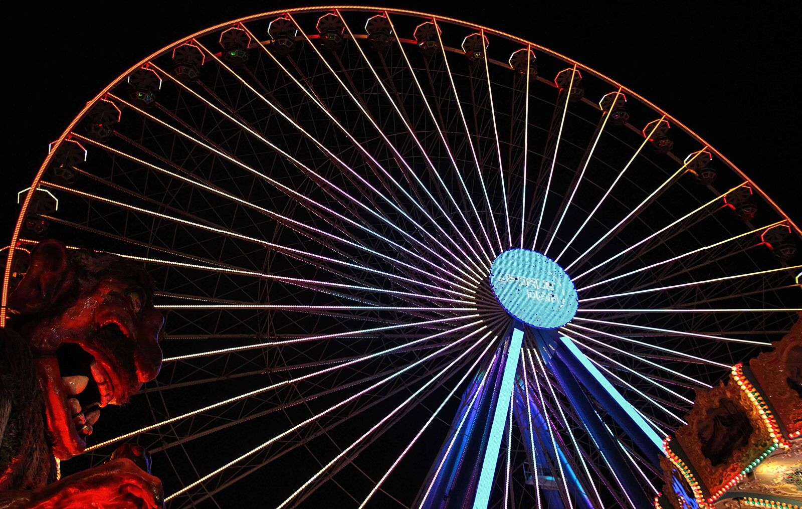 Canon EOS 550D (EOS Rebel T2i / EOS Kiss X4) sample photo. Festival, circus, entertainment, exhilaration photography