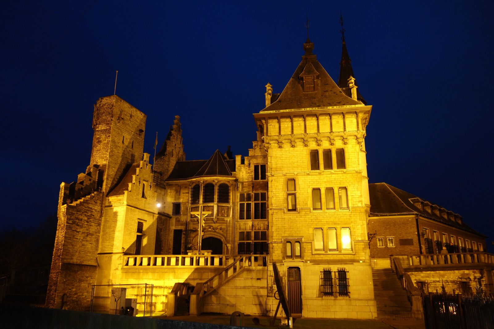 Sony Cyber-shot DSC-RX100 sample photo. Architecture, travel, castle photography