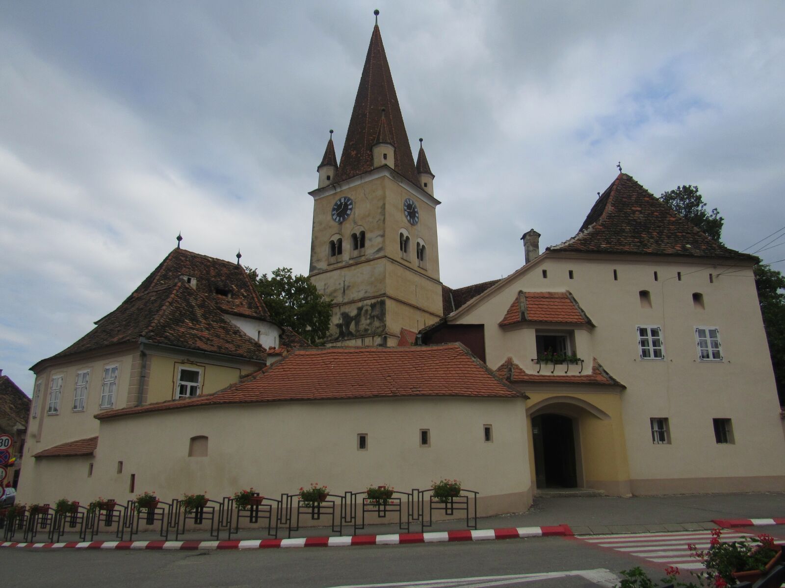 Canon PowerShot SX530 HS sample photo. Cisnadie, transylvania, fortified church photography