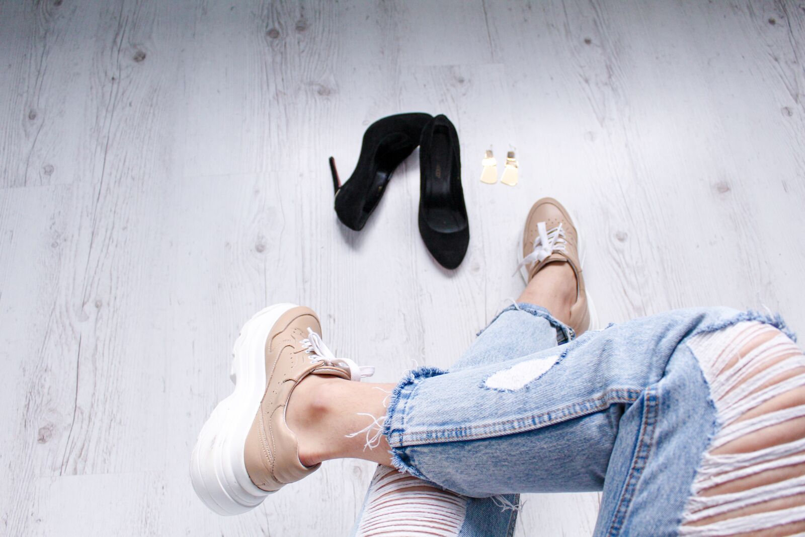 Canon EOS 1300D (EOS Rebel T6 / EOS Kiss X80) sample photo. Shoes, flat lay, clothes photography