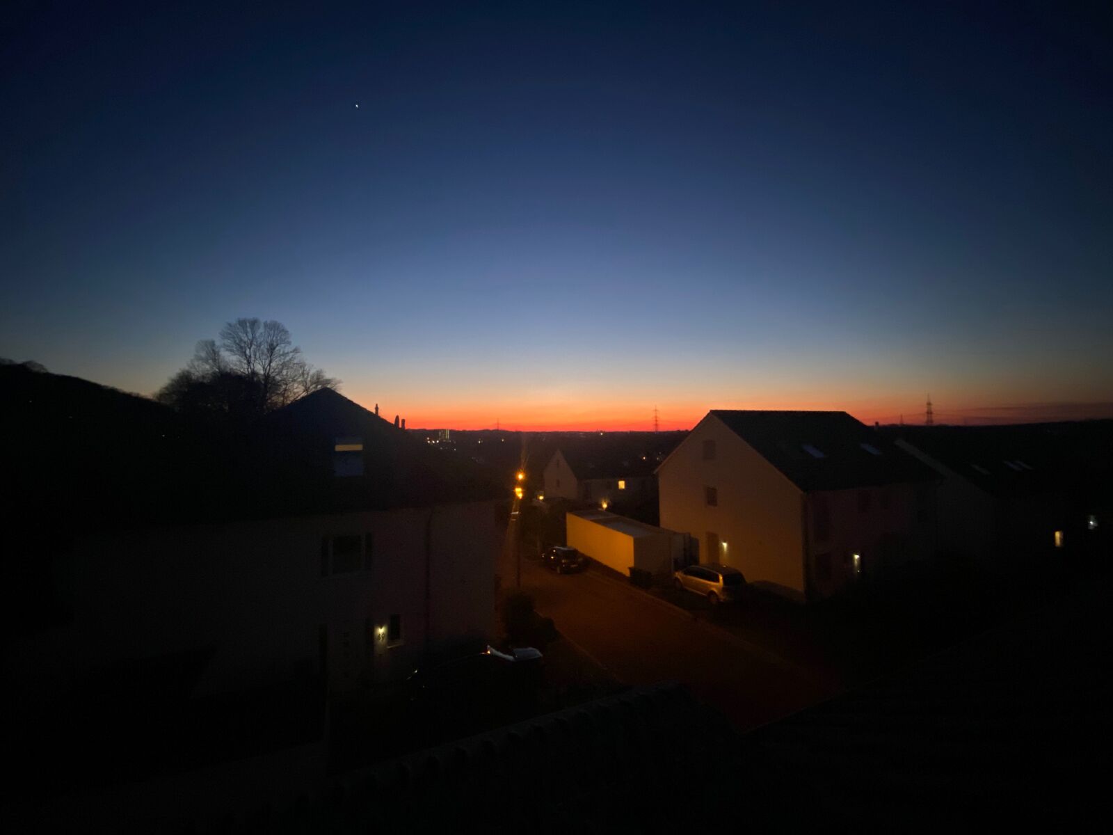 Apple iPhone 11 Pro sample photo. Sunset, light strips, glow photography