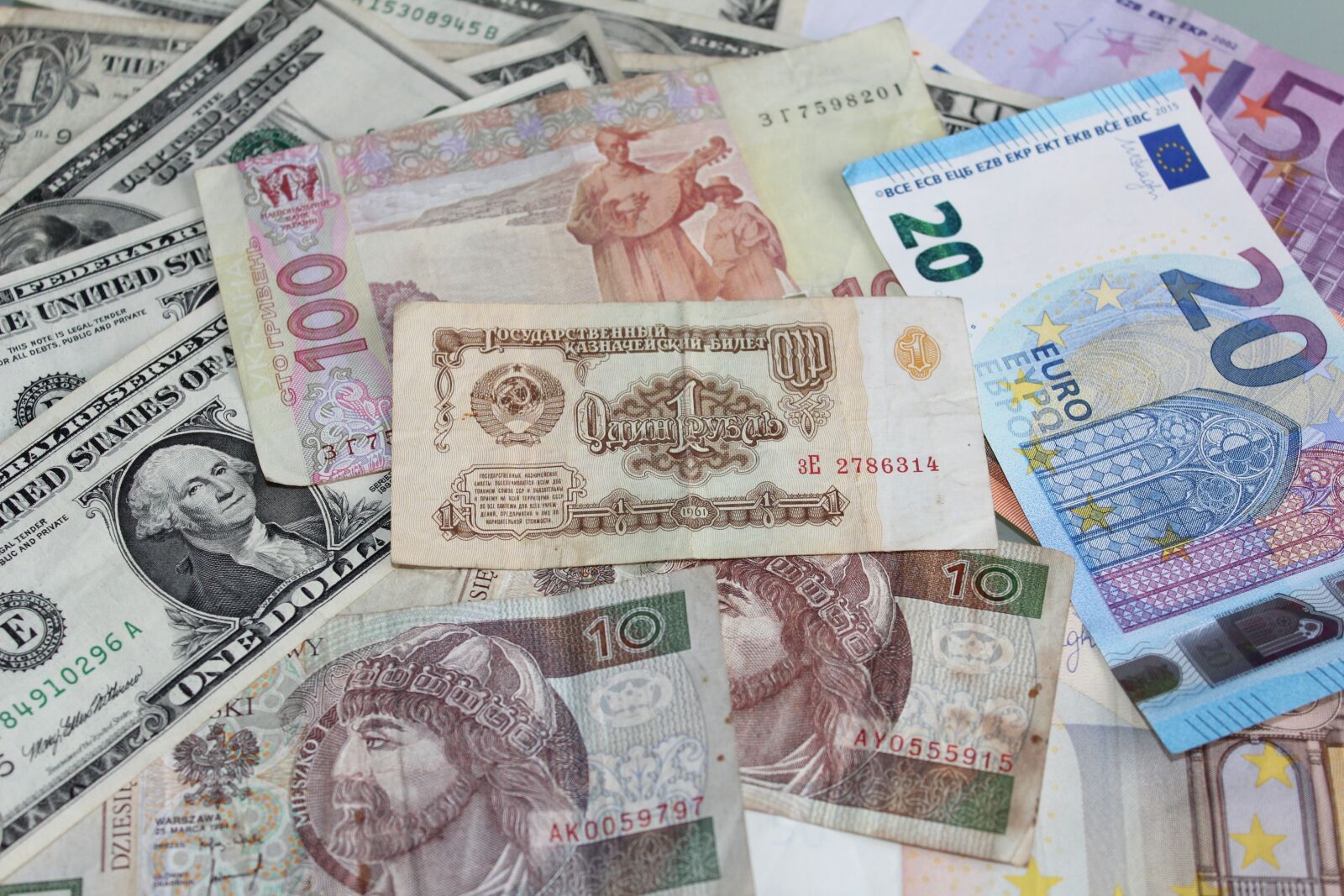 Canon EOS 600D (Rebel EOS T3i / EOS Kiss X5) sample photo. Ruble, money, bills photography
