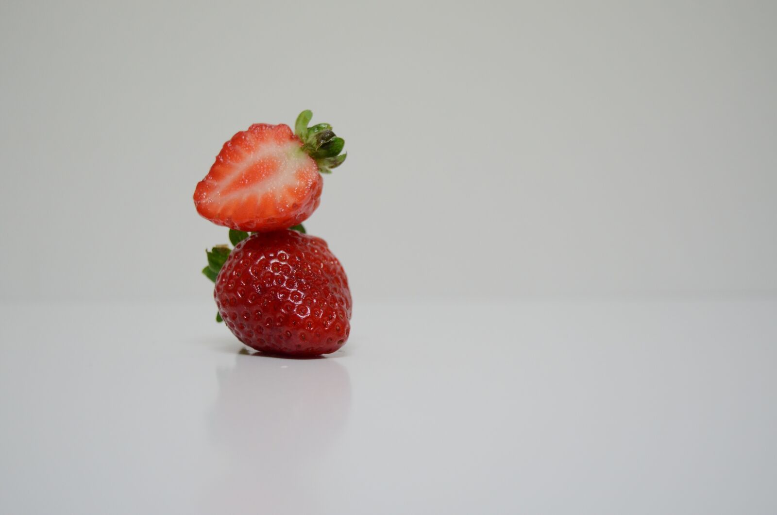 Nikon D5100 sample photo. Strawberry, red, spring photography