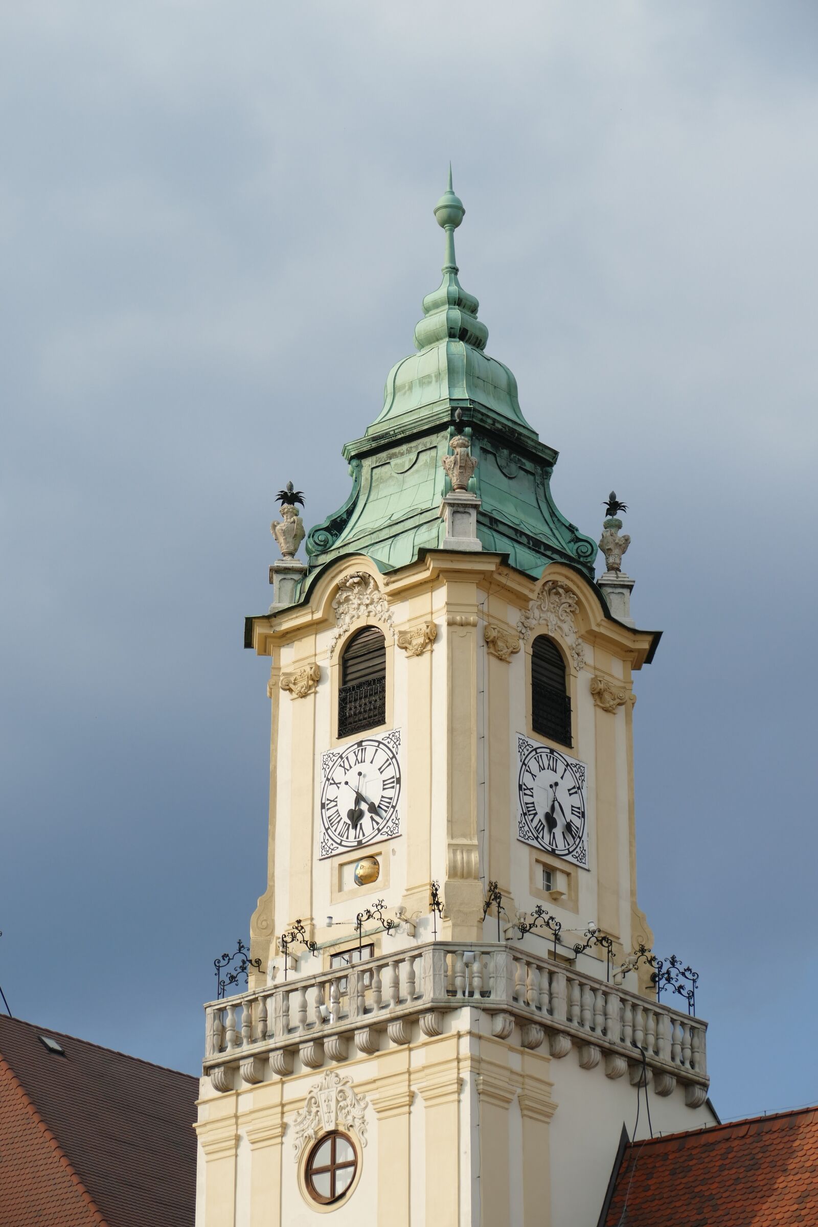Panasonic Lumix DMC-FZ1000 sample photo. Bratislava, slovakia, castle photography