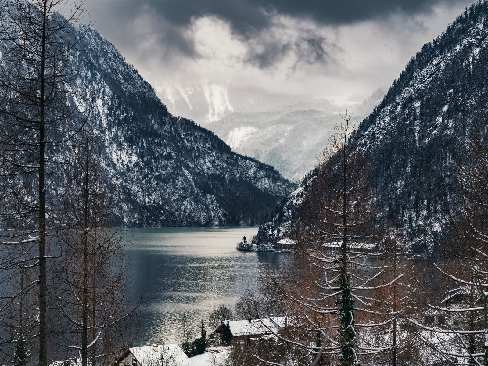 Olympus OM-D E-M1 + Olympus M.Zuiko Digital ED 12-40mm F2.8 Pro sample photo. Traunsee, mountain, lake photography