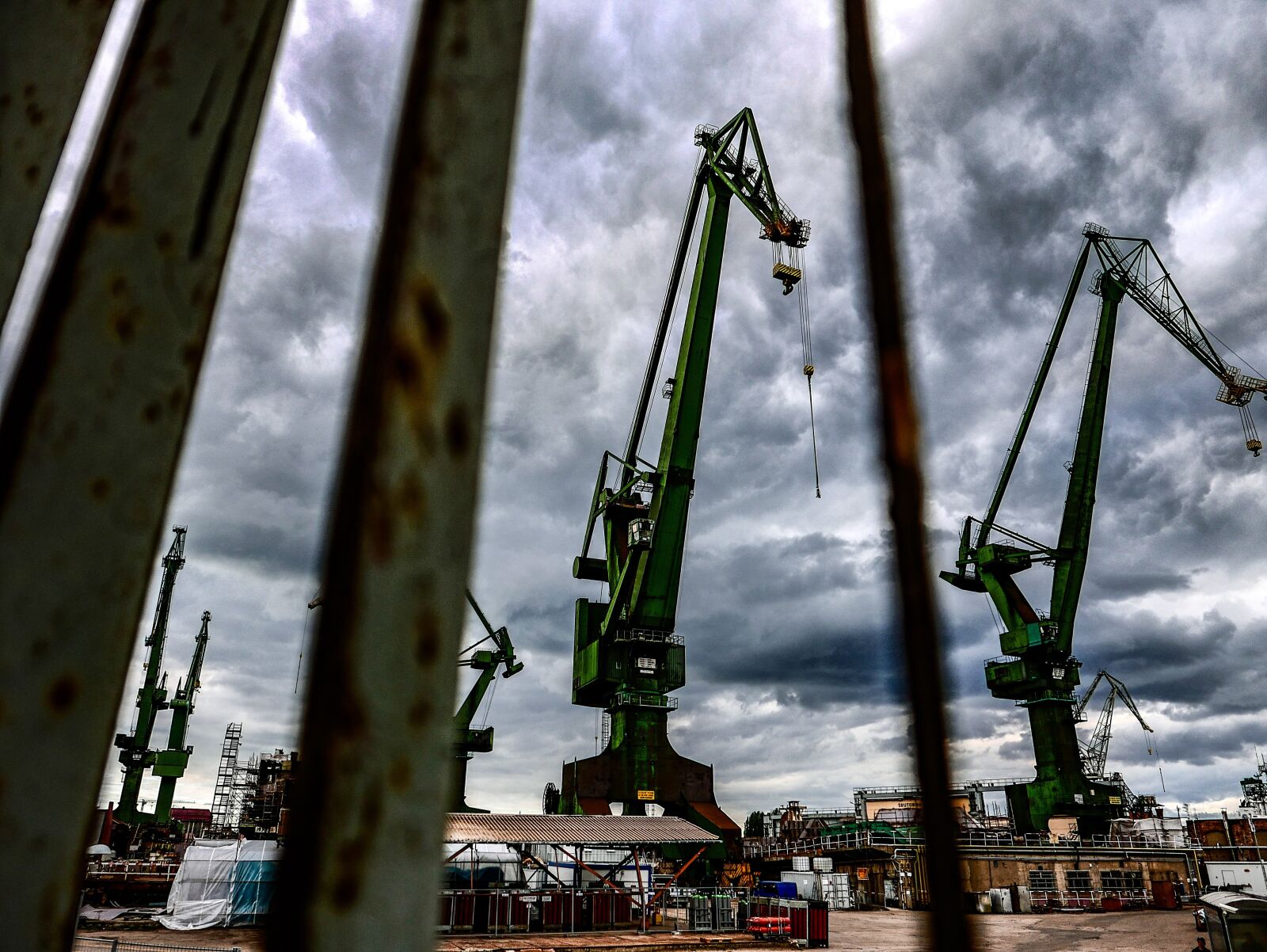 Panasonic Lumix DMC-LX100 sample photo. Cranes, boatyard, gdańsk photography