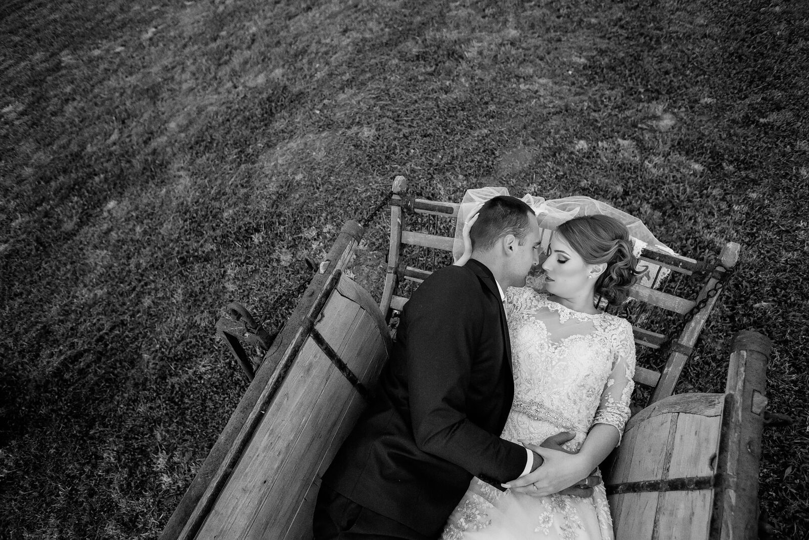 Canon EF 16-35mm F2.8L II USM sample photo. Countryside, bride, groom, nostalgia photography