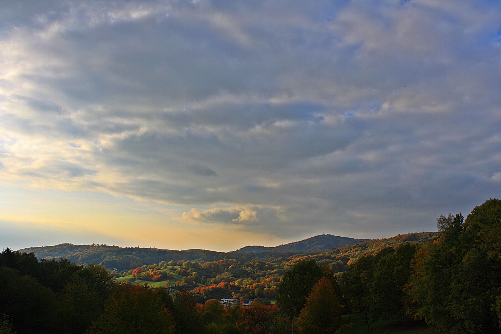Canon EOS 1000D (EOS Digital Rebel XS / EOS Kiss F) sample photo. Landscape, nature, autumn photography