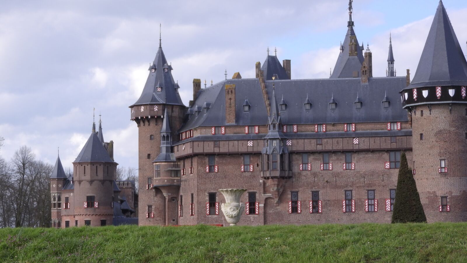 Nikon Coolpix P610 sample photo. Castle, de haar, utrecht photography