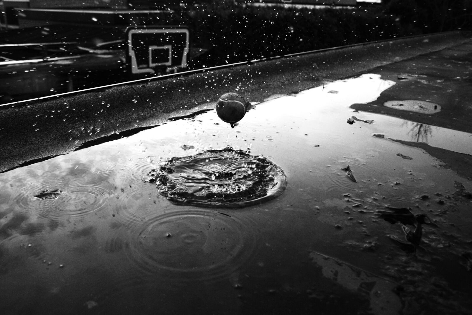 Canon EF-S 18-55mm F3.5-5.6 II sample photo. Basketball court, drops, water photography