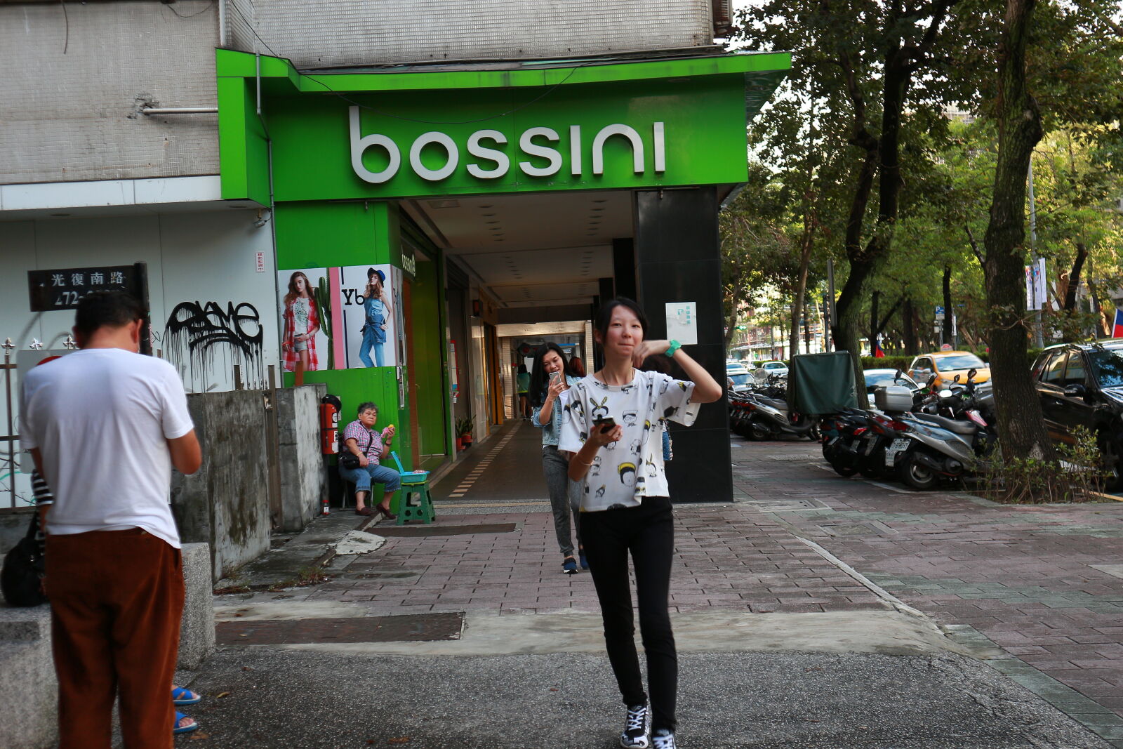 Canon EOS M sample photo