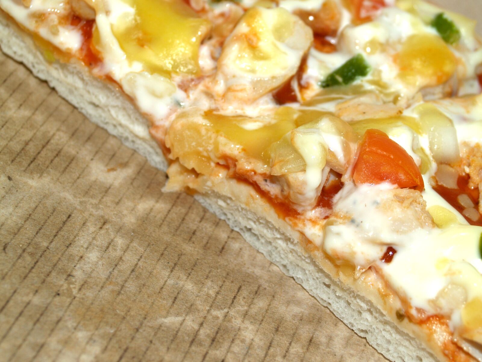 Olympus E-300 (EVOLT E-300) sample photo. Pizza, pepperoni, slice photography