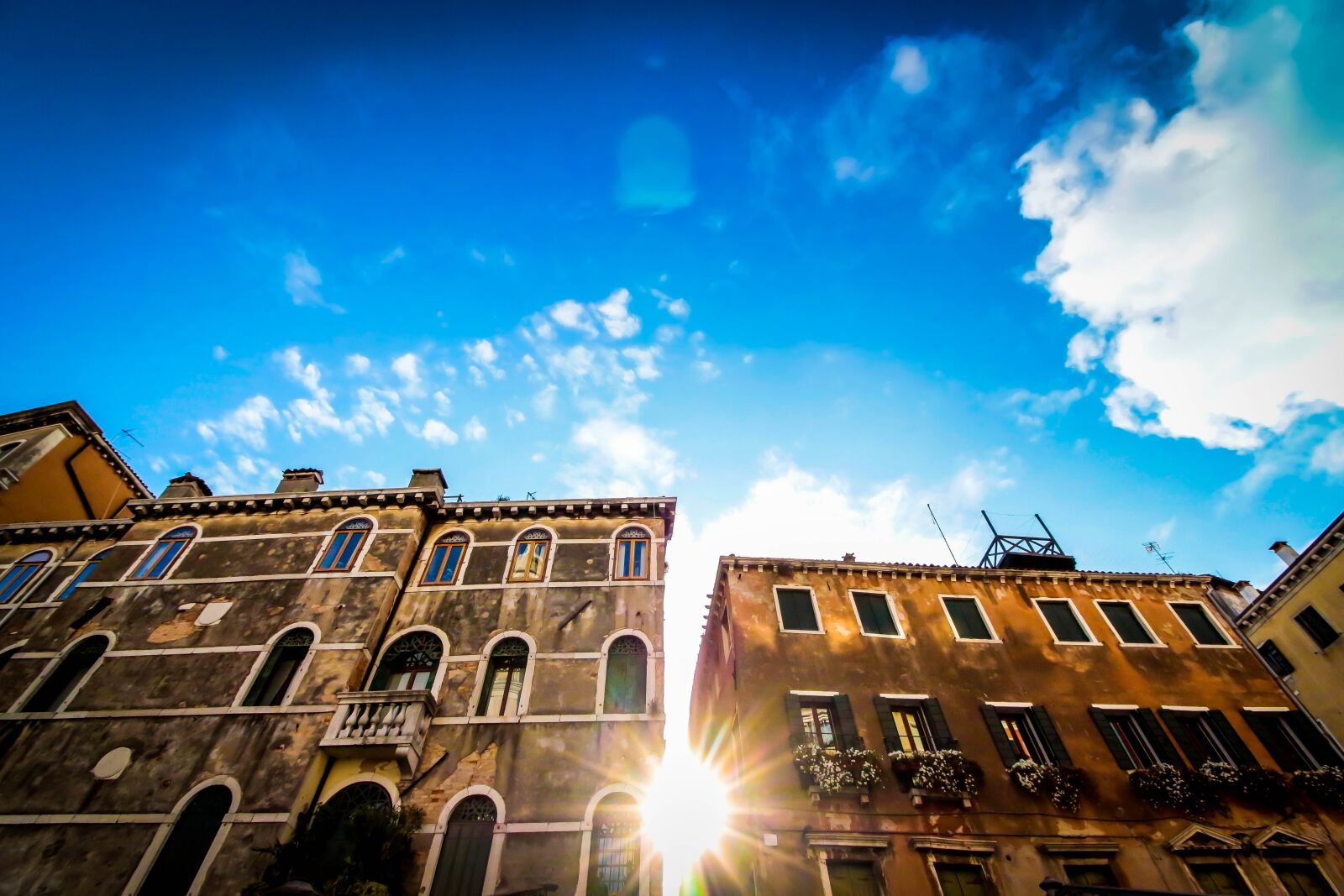 Canon EF-S 10-18mm F4.5–5.6 IS STM sample photo. Sky, buildings, venice photography