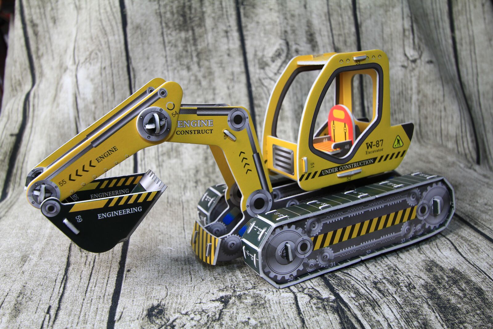 Canon EOS 550D (EOS Rebel T2i / EOS Kiss X4) sample photo. Toys, excavators, yellow photography