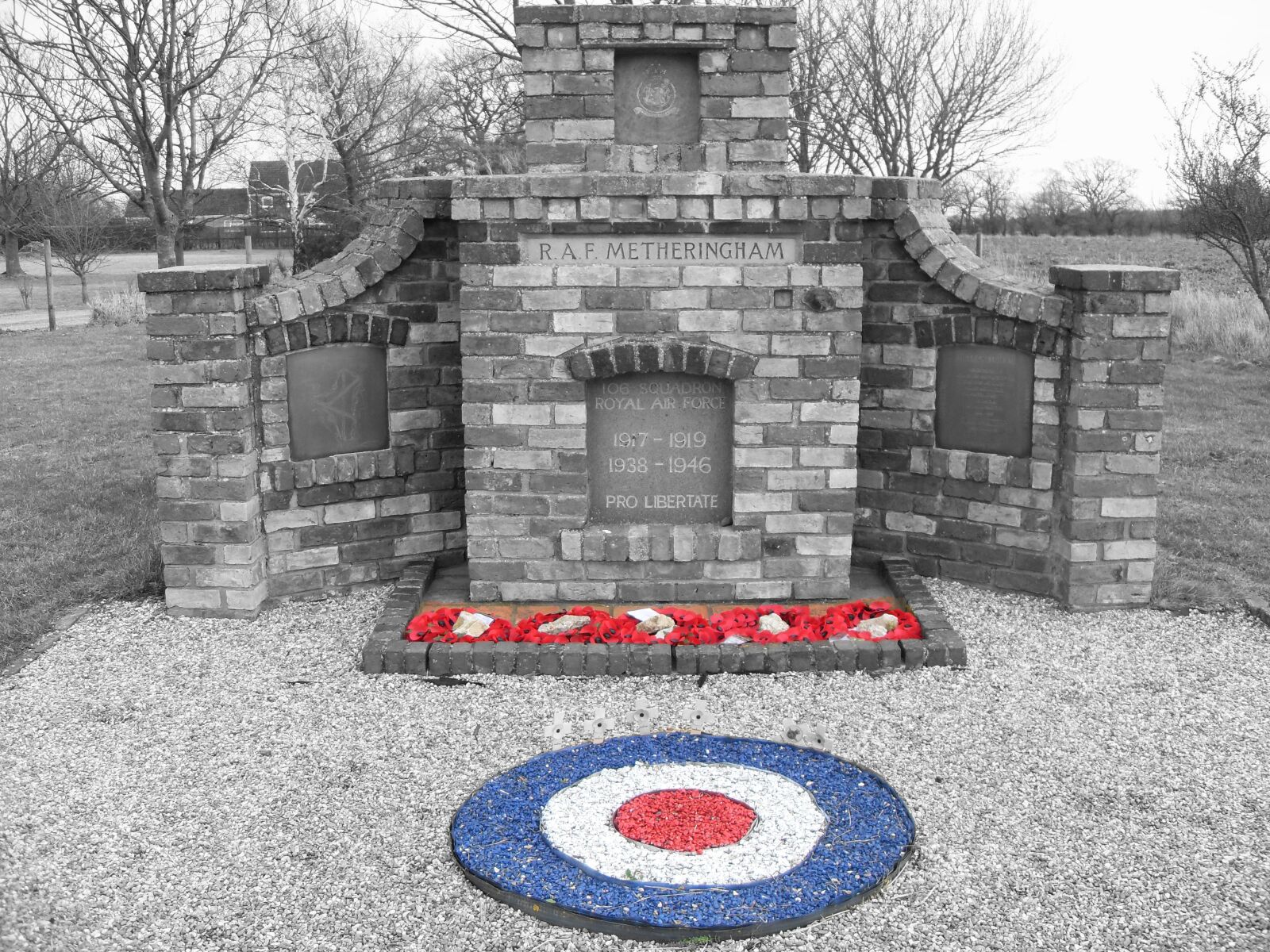 Samsung VLUU L200  / Samsung L200 sample photo. Memorial, raf, colour photography