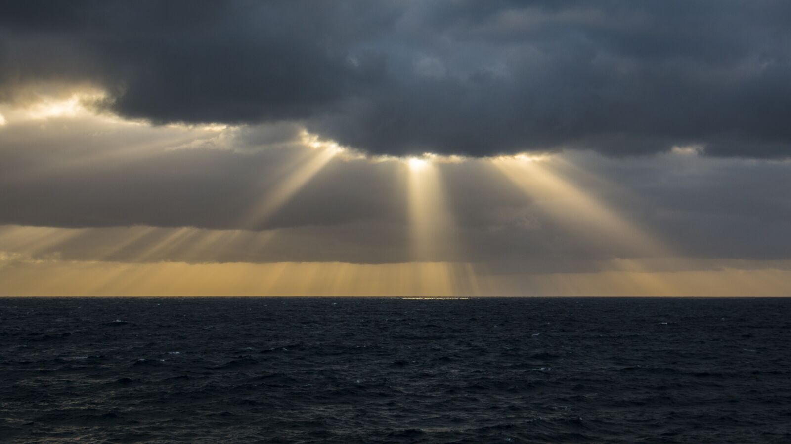 Canon EOS 70D sample photo. Clouds, sun, sea photography