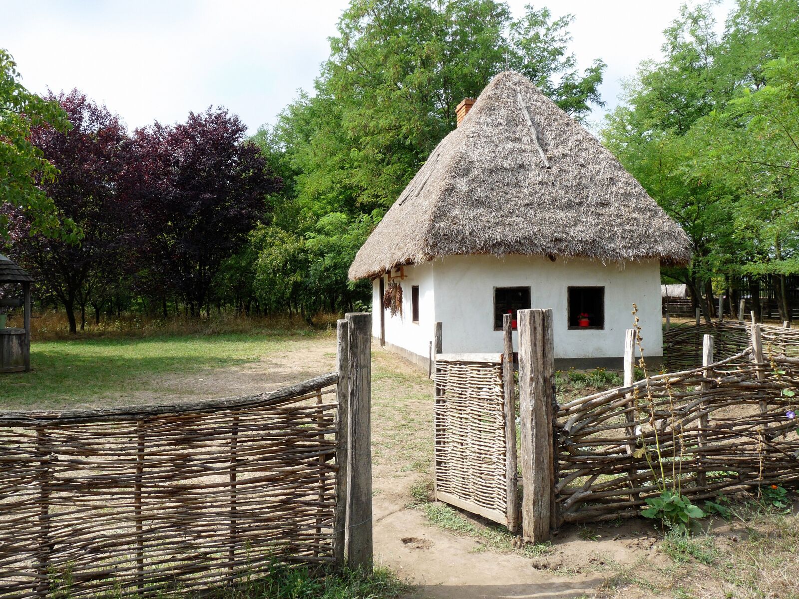 Panasonic Lumix DMC-FZ28 sample photo. Village, house, folk architect photography