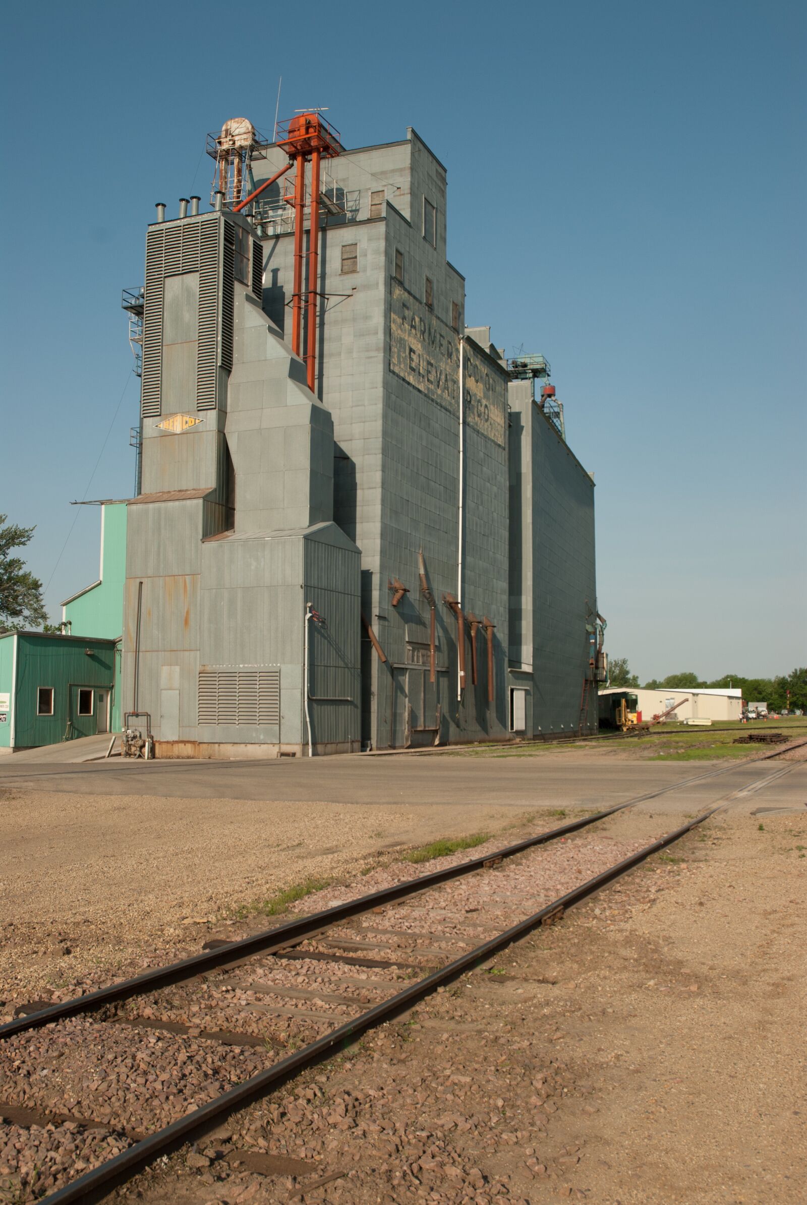 Nikon D200 sample photo. Railways, railroads, grain elevator photography
