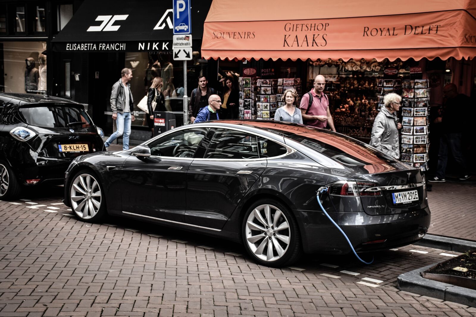 Nikon D5500 sample photo. Car, eletric, amsterdam photography