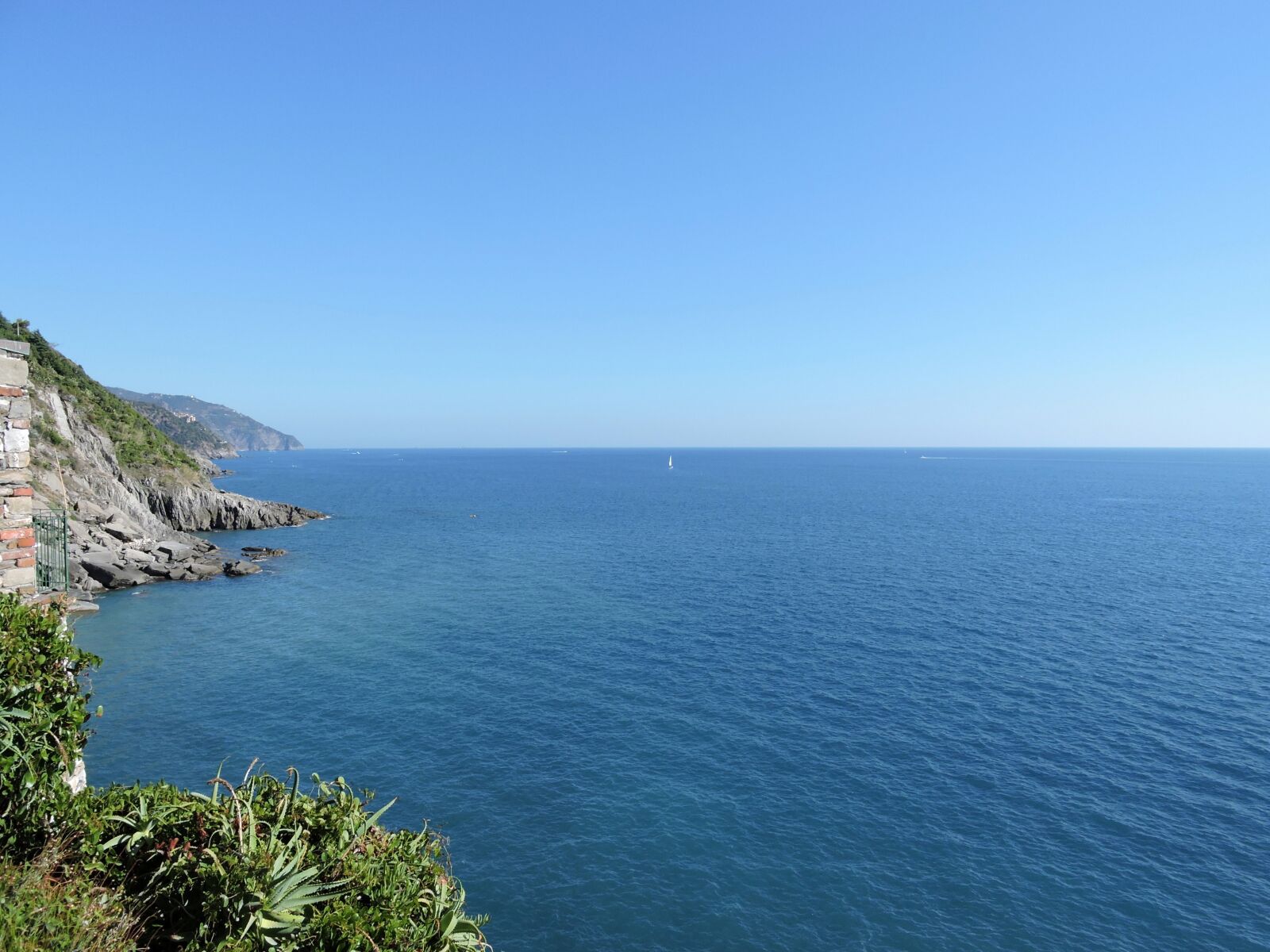 Nikon Coolpix P600 sample photo. Costa, sea, sky photography
