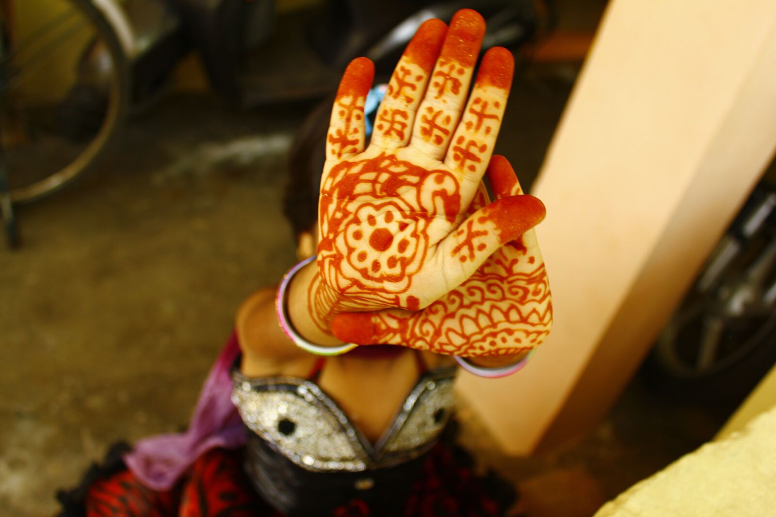 Canon EOS 550D (EOS Rebel T2i / EOS Kiss X4) sample photo. Mehendi, indian tradition, design photography