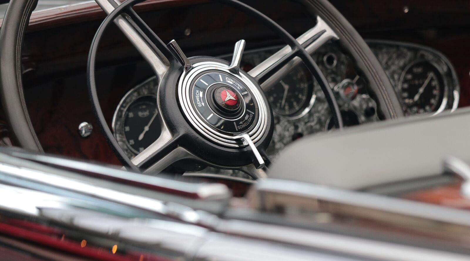 Canon EF-S 55-250mm F4-5.6 IS STM sample photo. Oldtimer, automotive, auto photography